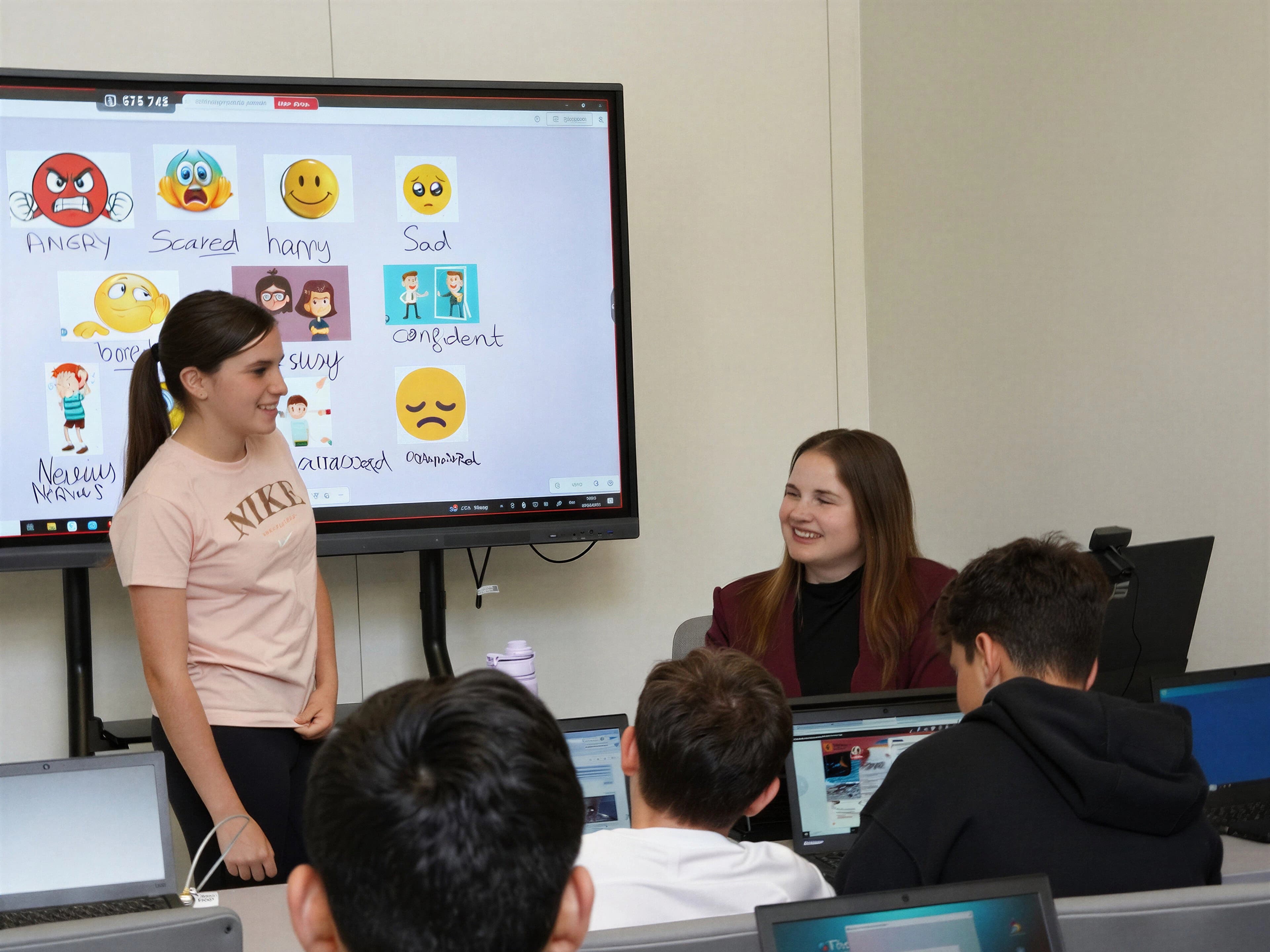 Asamblea infantil con canciones y vocabulario en inglés